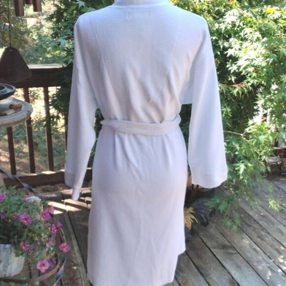 Vanity Fair and Elizabeth Arden Robe and Slippers Spa Bundle - Picture 5 of 11